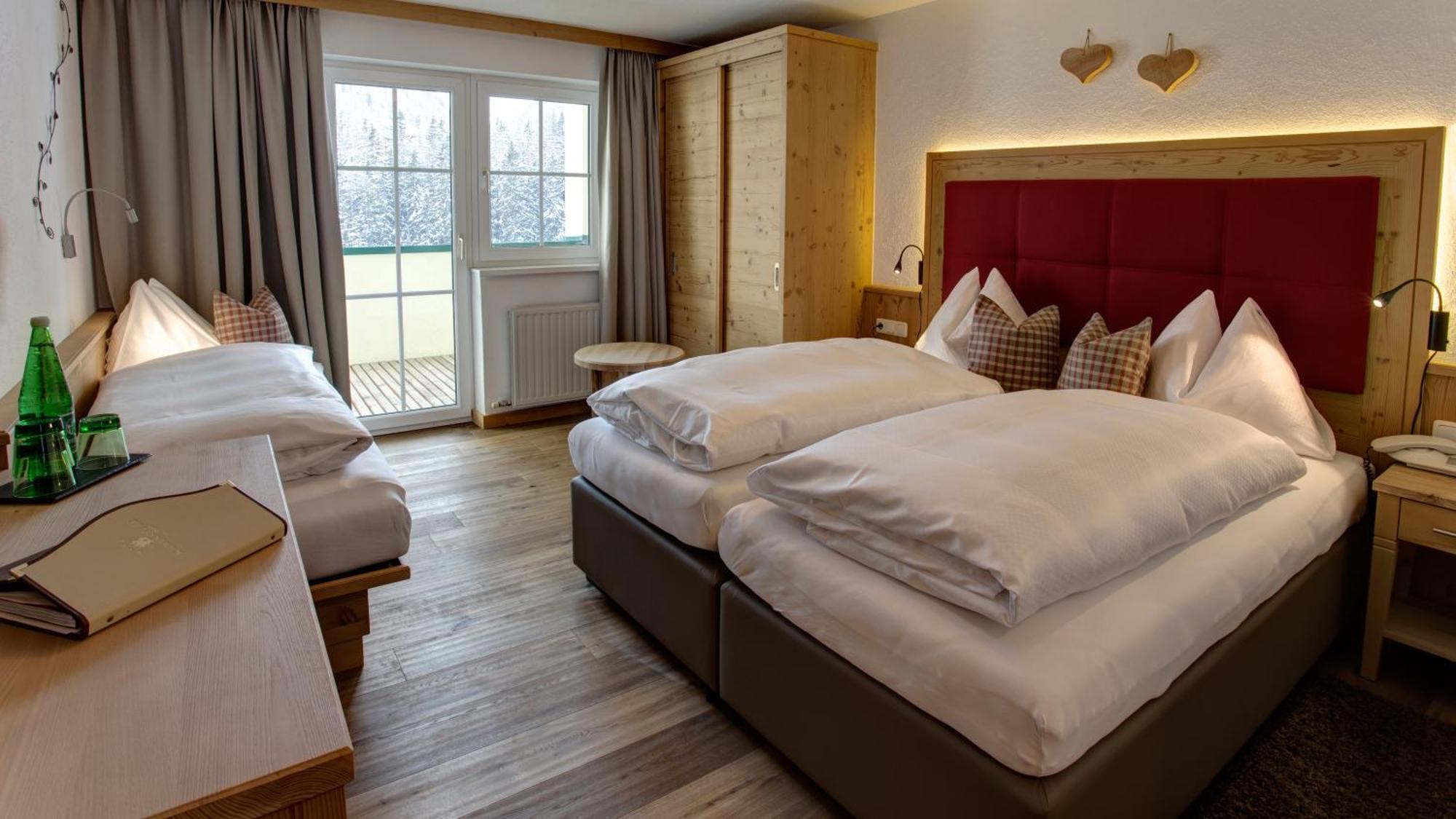 Hotel Garni - Restaurant Kaminstube Sankt Anton am Arlberg Room photo