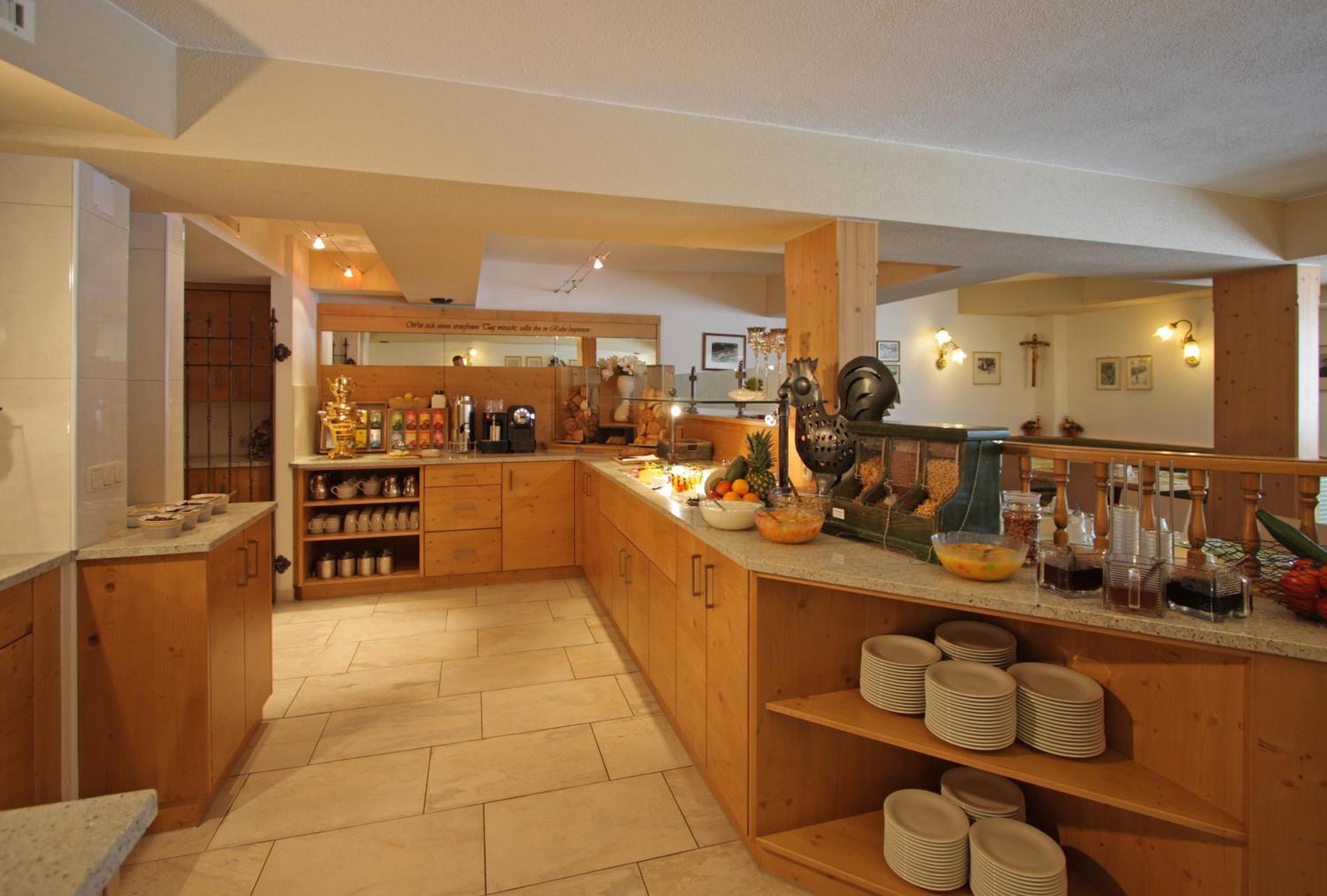 Hotel Garni - Restaurant Kaminstube Sankt Anton am Arlberg Exterior photo