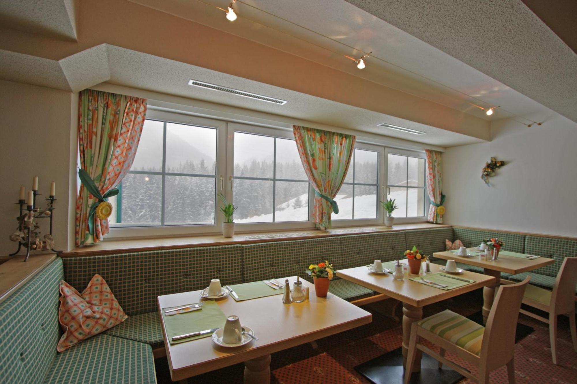 Hotel Garni - Restaurant Kaminstube Sankt Anton am Arlberg Exterior photo