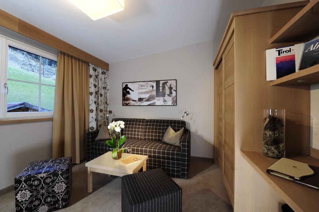 Hotel Garni - Restaurant Kaminstube Sankt Anton am Arlberg Room photo