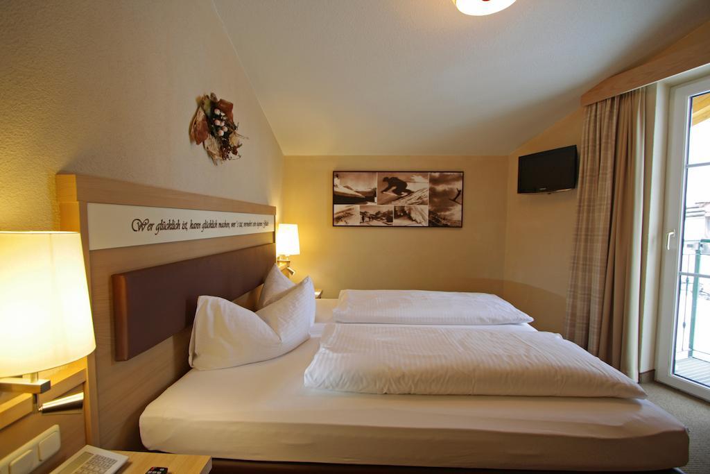 Hotel Garni - Restaurant Kaminstube Sankt Anton am Arlberg Room photo