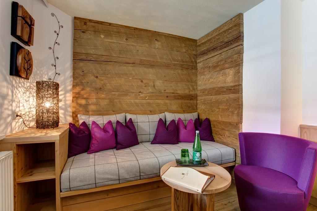 Hotel Garni - Restaurant Kaminstube Sankt Anton am Arlberg Room photo